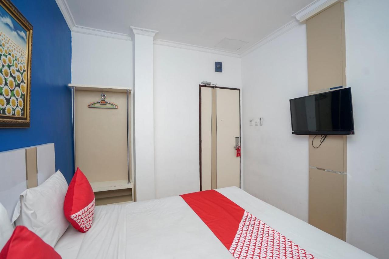 Oyo 575 Blessing Hotel パレンバン エクステリア 写真